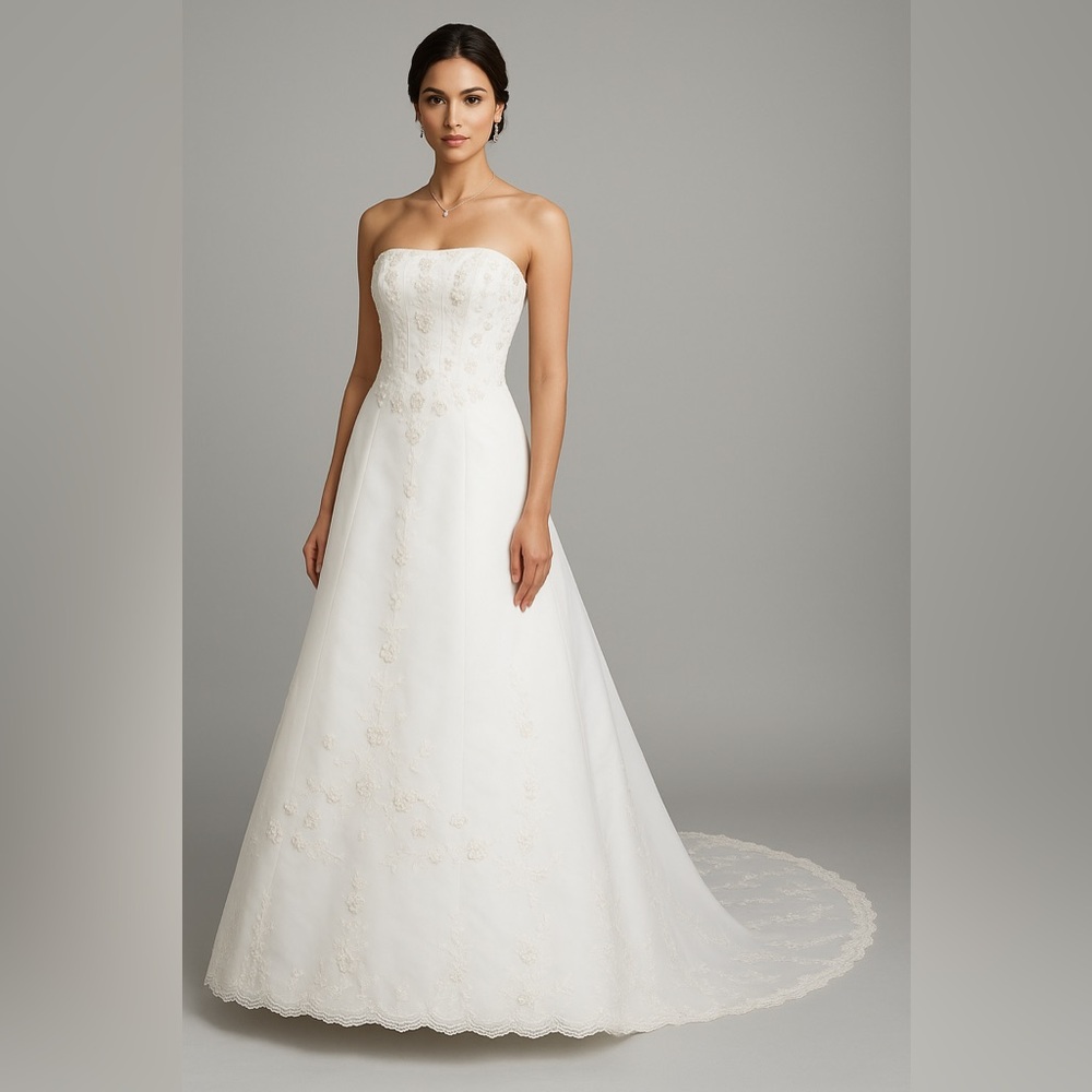 David’s Bridal Wedding Dress Style V8822 White Strapless Beaded Size 4